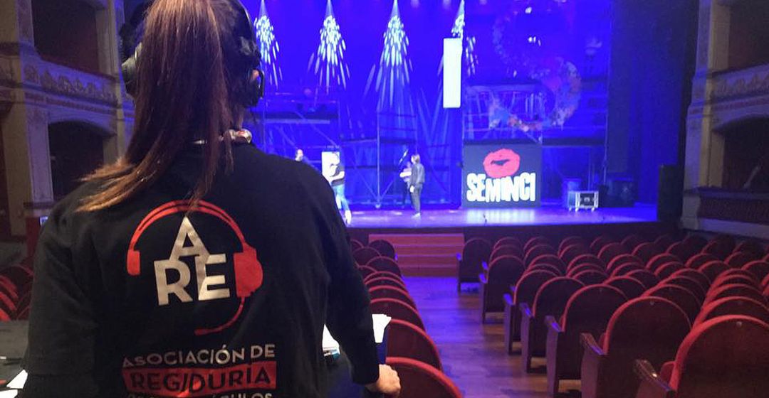 Una regidora, durante un ensayo de la última edición de la Seminci Una regidora, durante un ensayo de la última edición de la Seminci