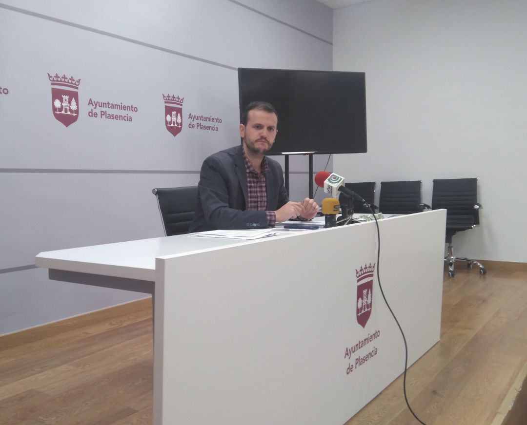 El concejal de sanidad, recursos humanos y empleo, Álvaro Astasio, en su comparecencia de hoy El concejal de sanidad, recursos humanos y empleo, Álvaro Astasio, en su comparecencia de hoy