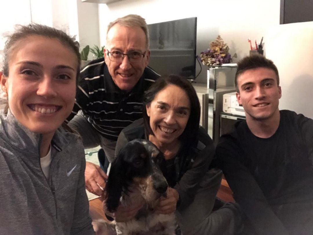 Haize con su nueva familia Haize con su nueva familia