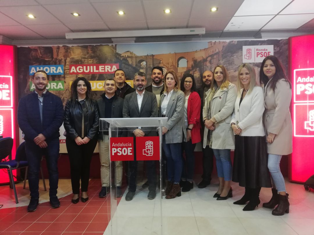 José Bernal junto a varios diputados provinciales y alcaldes de la comarca en la sede del PSOE de Ronda José Bernal junto a varios diputados provinciales y alcaldes de la comarca en la sede del PSOE de Ronda