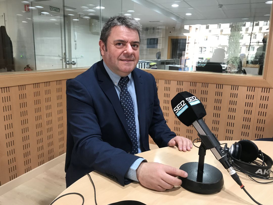 El director de l'aeroport, Vicent Pallarès, abans de l'entrevista a Ràdio Girona El director de l'aeroport, Vicent Pallarès, abans de l'entrevista a Ràdio Girona