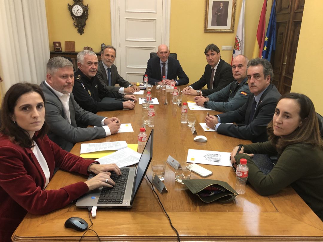 Más agentes, elementos tecnológicos y una valla terminada para evitar la entrada de polizones Más agentes, elementos tecnológicos y una valla terminada para evitar la entrada de polizones