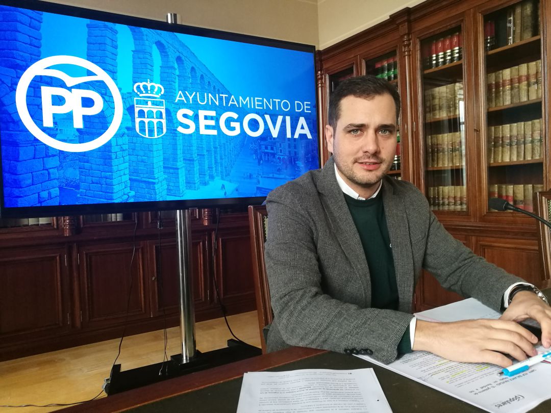 El portavoz popular Pablo Pérez durante una de sus intervenciones ante los medios de comunicación El portavoz popular Pablo Pérez durante una de sus intervenciones ante los medios de comunicación