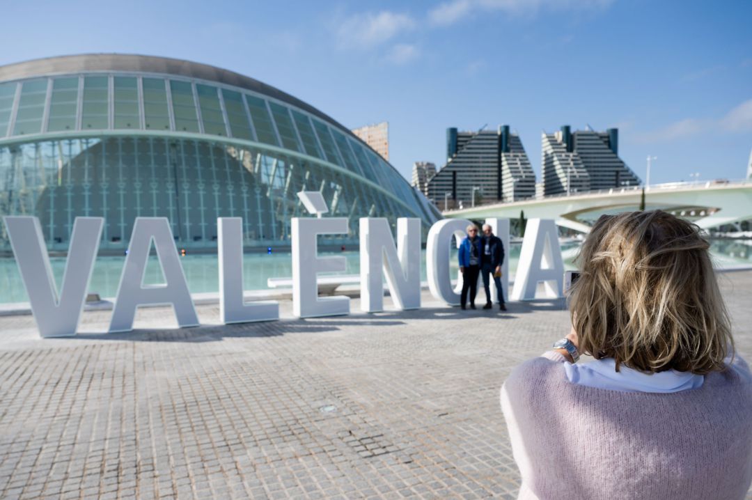 Foto del corpóreo con las letras de València Foto del corpóreo con las letras de València