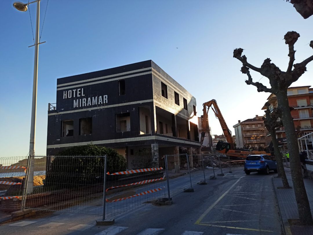 Trabajos de demolición del Hotel Miramar. Trabajos de demolición del Hotel Miramar.
