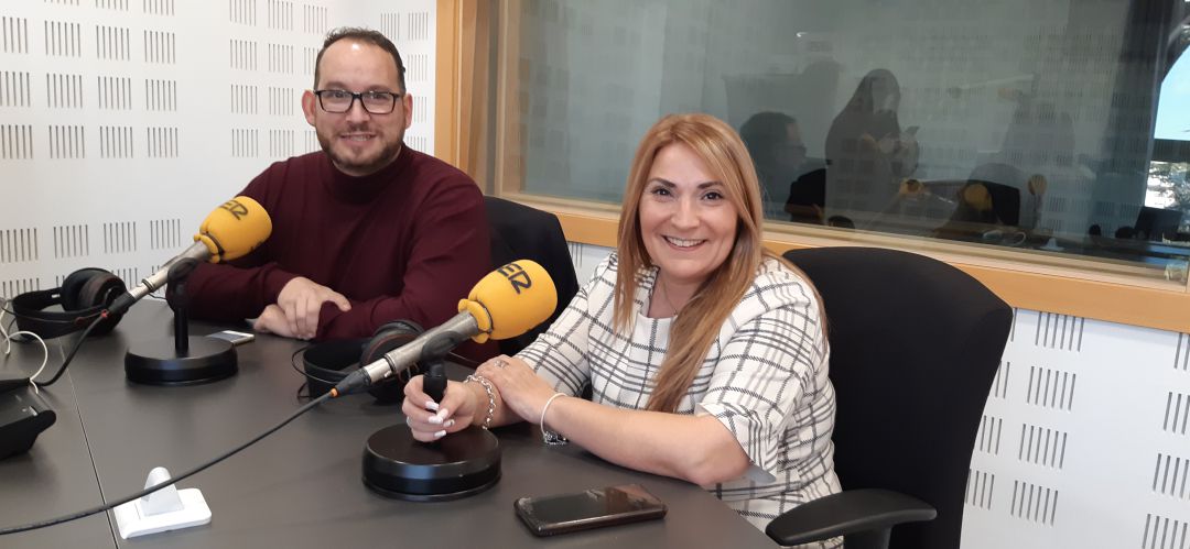 Mónica Cobo y Serafín Faraldos en los estudios de SER Madrid Sur Mónica Cobo y Serafín Faraldos en los estudios de SER Madrid Sur