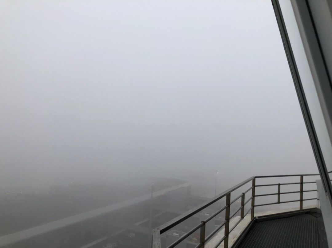 Escasa o nula visibilidad desde la torre de control del aeropuerto de Málaga Escasa o nula visibilidad desde la torre de control del aeropuerto de Málaga