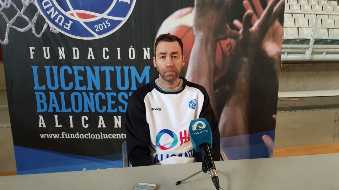Pedro Rivero, entrenador del HLA Alicante Pedro Rivero, entrenador del HLA Alicante
