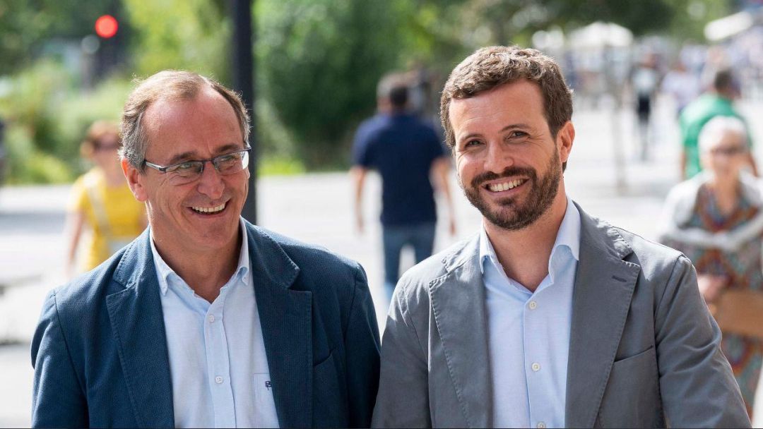 Alfonso Alonso con el presidente del PP, Pablo Casado en una imagen de archivo Alfonso Alonso con el presidente del PP, Pablo Casado en una imagen de archivo
