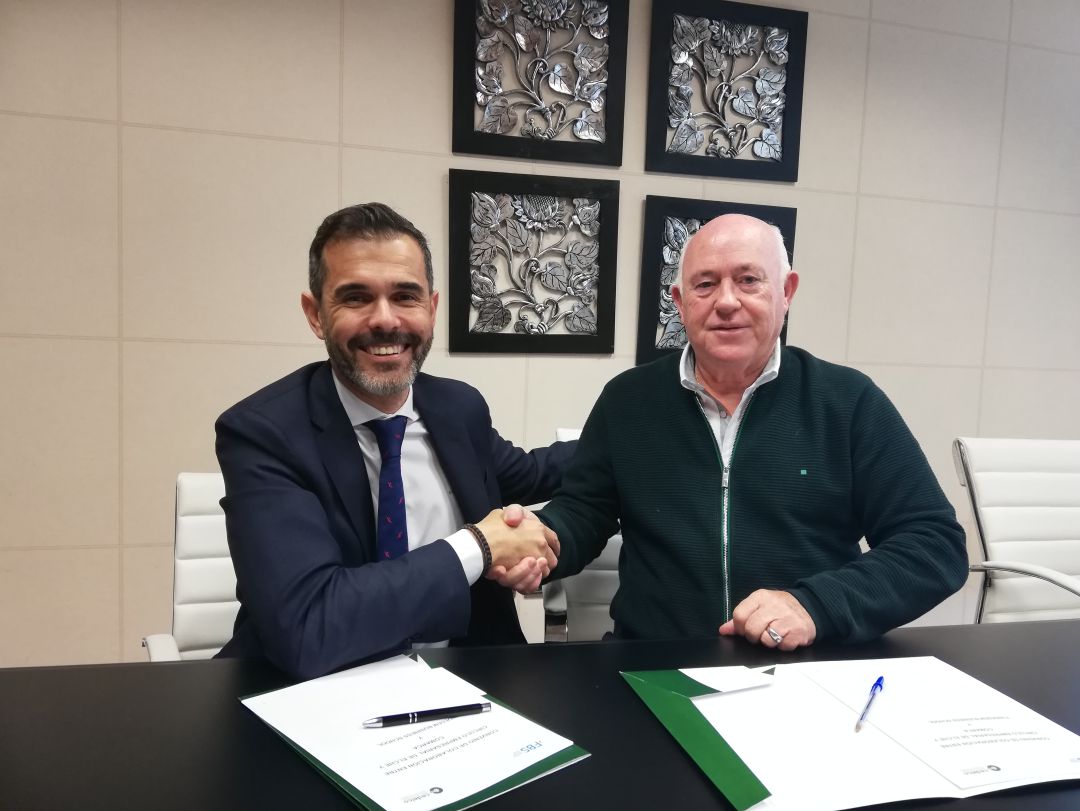 Cayetano Sánchez y Joaquín Pérez en la firma del convenio Cayetano Sánchez y Joaquín Pérez en la firma del convenio