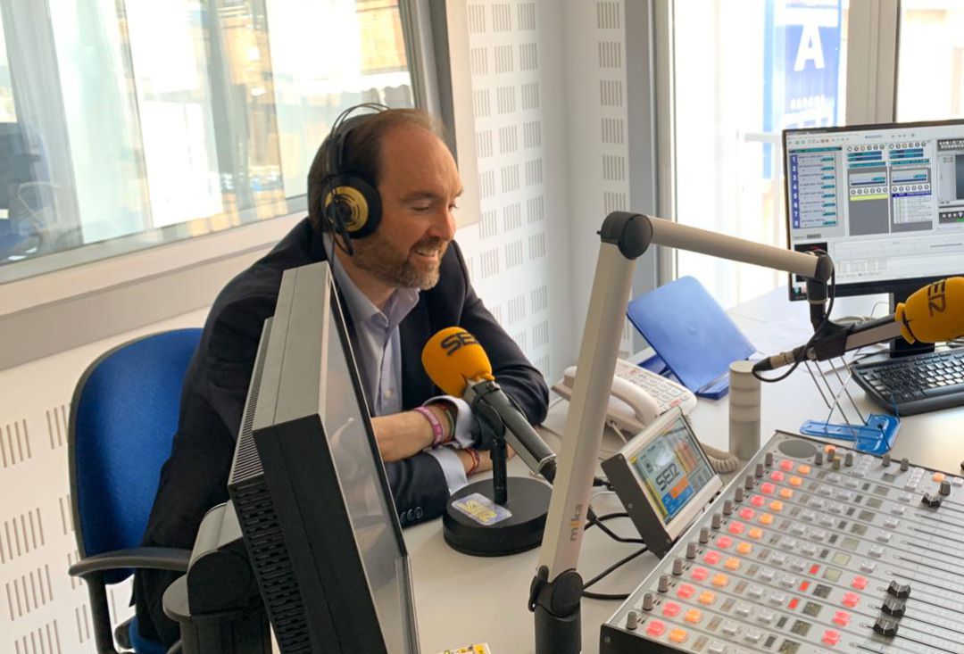 Pepe Fernández en su visita a los estudios de la SER. Pepe Fernández en su visita a los estudios de la SER.
