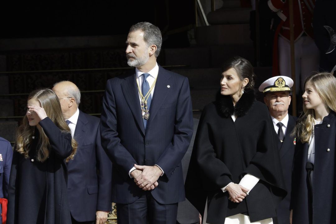 Los reyes junto a las infantas en un acto institucional Los reyes junto a las infantas en un acto institucional
