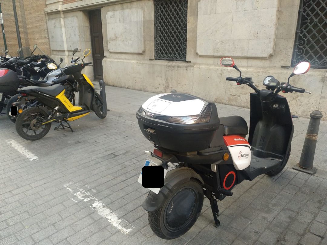 Motos de sharing aparcadas en la ciudad de València Motos de sharing aparcadas en la ciudad de València