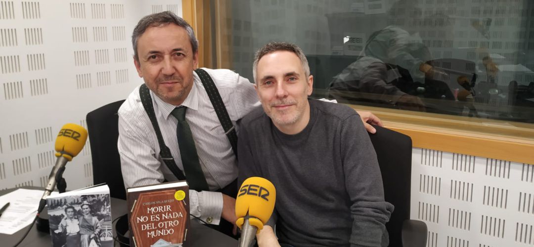 Carlos Vila Sexto (a la derecha) ha presentado su nuevo libro juvenil en SER Madrid Sur. Carlos Vila Sexto (a la derecha) ha presentado su nuevo libro juvenil en SER Madrid Sur.