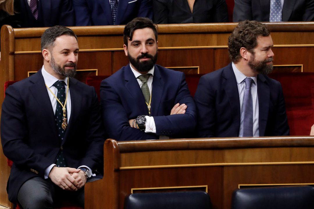Los diputados de Vox Santiago Abascal e Iván Espinosa de los Monteros y el asesor del partido Jacobo González-Robatto durante la apertura solemne de la XIV legislatura en el Congreso de los Diputados. Los diputados de Vox Santiago Abascal e Iván Espinosa de los Monteros y el asesor del partido Jacobo González-Robatto durante la apertura solemne de la XIV legislatura en el Congreso de los Diputados.
