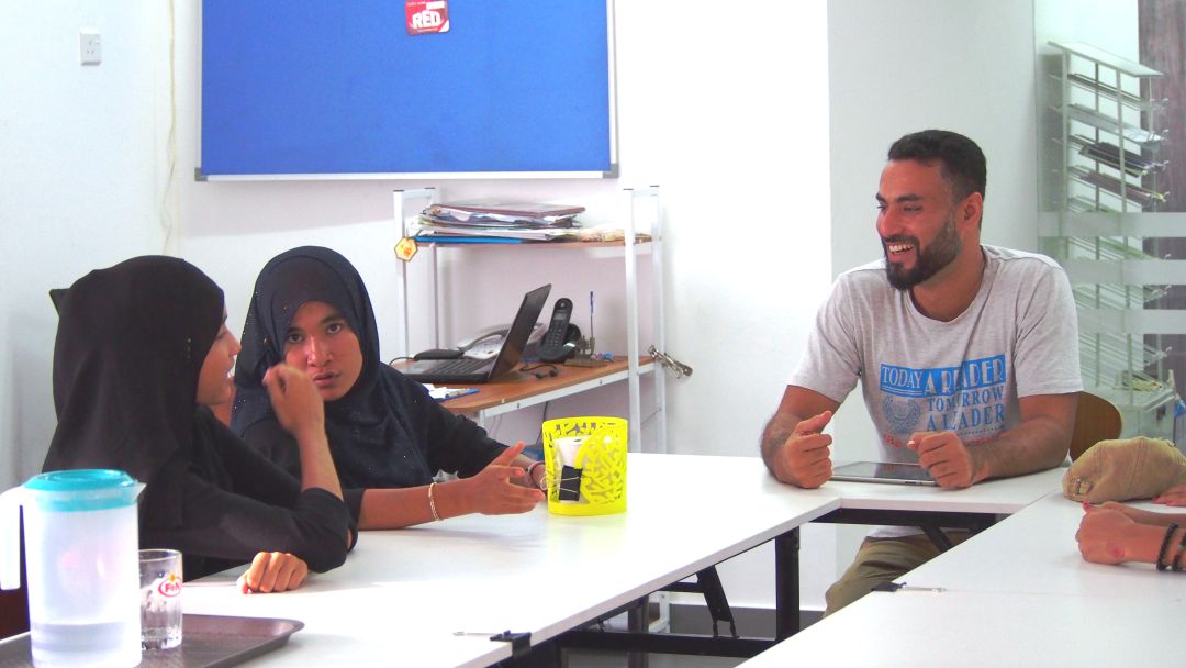 Sajauddin Karimuddin en su centro educativo Sajauddin Karimuddin en su centro educativo