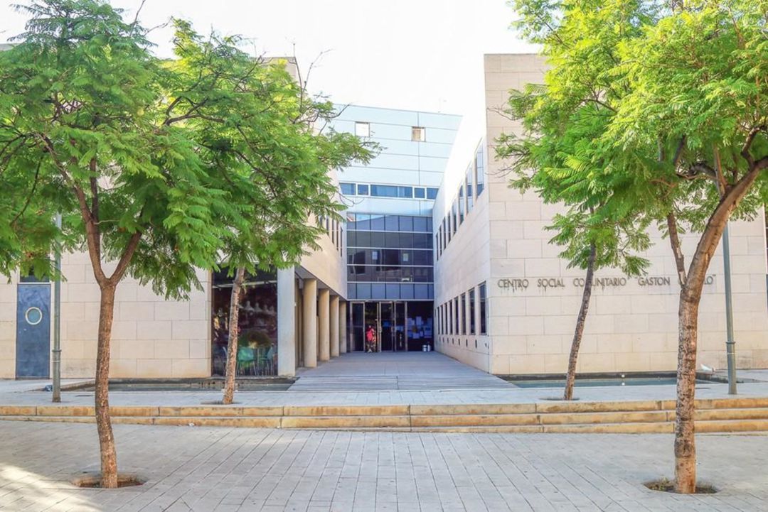 Fachada del centro social de Gastón Castelló Fachada del centro social de Gastón Castelló