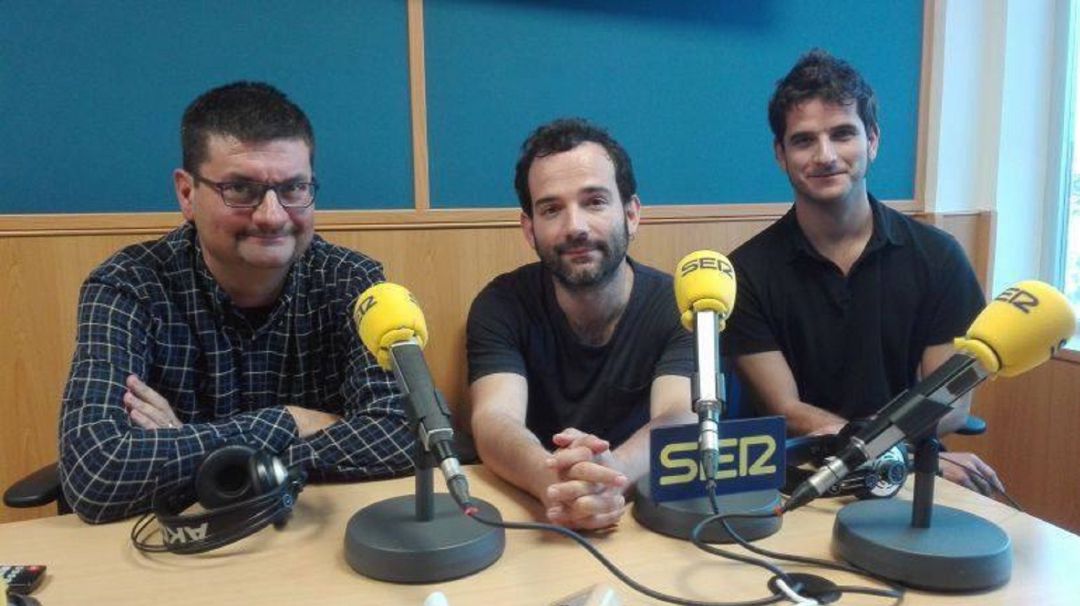 Foto de archivo de izda a derecha: José Ibarra (asesor histórico), Luis López Carrasco (director) y Raúl Liarte (guionista) de la película “El año del descubrimiento”. Foto de archivo de izda a derecha: José Ibarra (asesor histórico), Luis López Carrasco (director) y Raúl Liarte (guionista) de la película “El año del descubrimiento”.