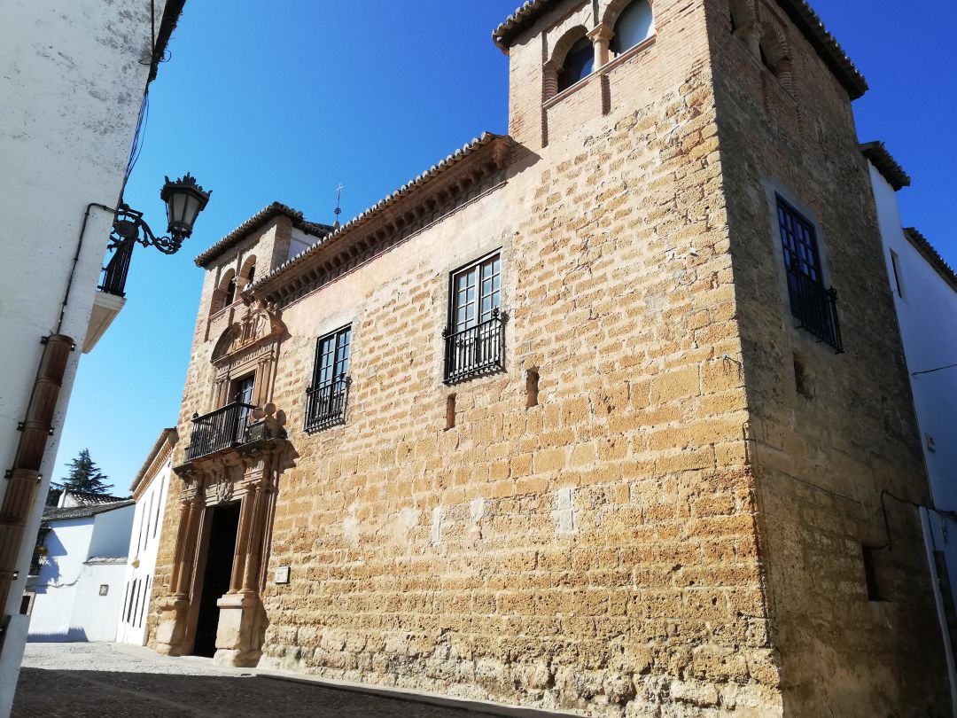Fachada del Palacio de Mondragón Fachada del Palacio de Mondragón