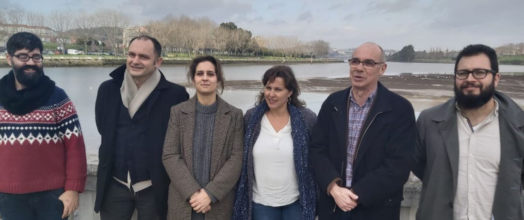 Dirigentes del BNG en la ría de O Burgo Dirigentes del BNG en la ría de O Burgo