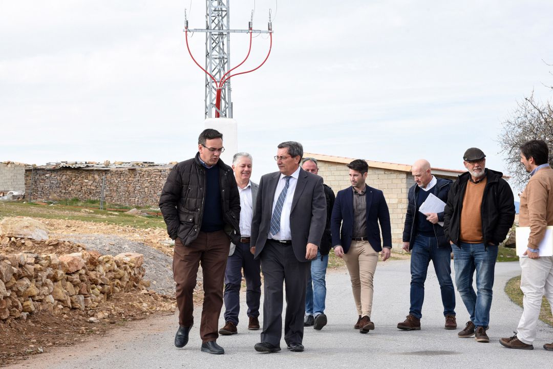 El presidente de la Diputación de Granada acompañado del alcalde de Valle del Zalabí han visitado CHARCHES. El presidente de la Diputación de Granada acompañado del alcalde de Valle del Zalabí han visitado CHARCHES.