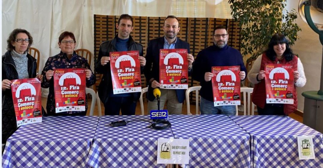 La fira obrirà les seves portes el proper divendres. La fira obrirà les seves portes el proper divendres.