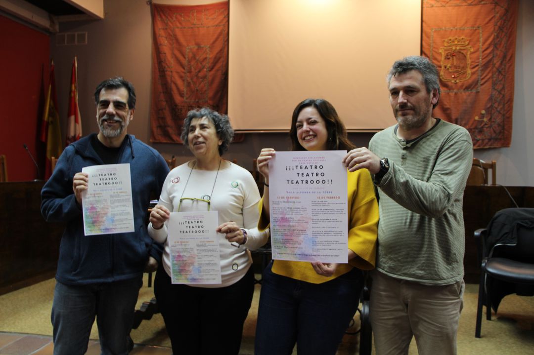 De izquierda a derecha: Fernando Cárdaba, miembro de la plataforma por el auditorio junto a las concejalas de Participación, Montserrat Sanz y de Cultural, Maite Sanchez y a Luis Ramos, miembro de la plataforma. De izquierda a derecha: Fernando Cárdaba, miembro de la plataforma por el auditorio junto a las concejalas de Participación, Montserrat Sanz y de Cultural, Maite Sanchez y a Luis Ramos, miembro de la plataforma.