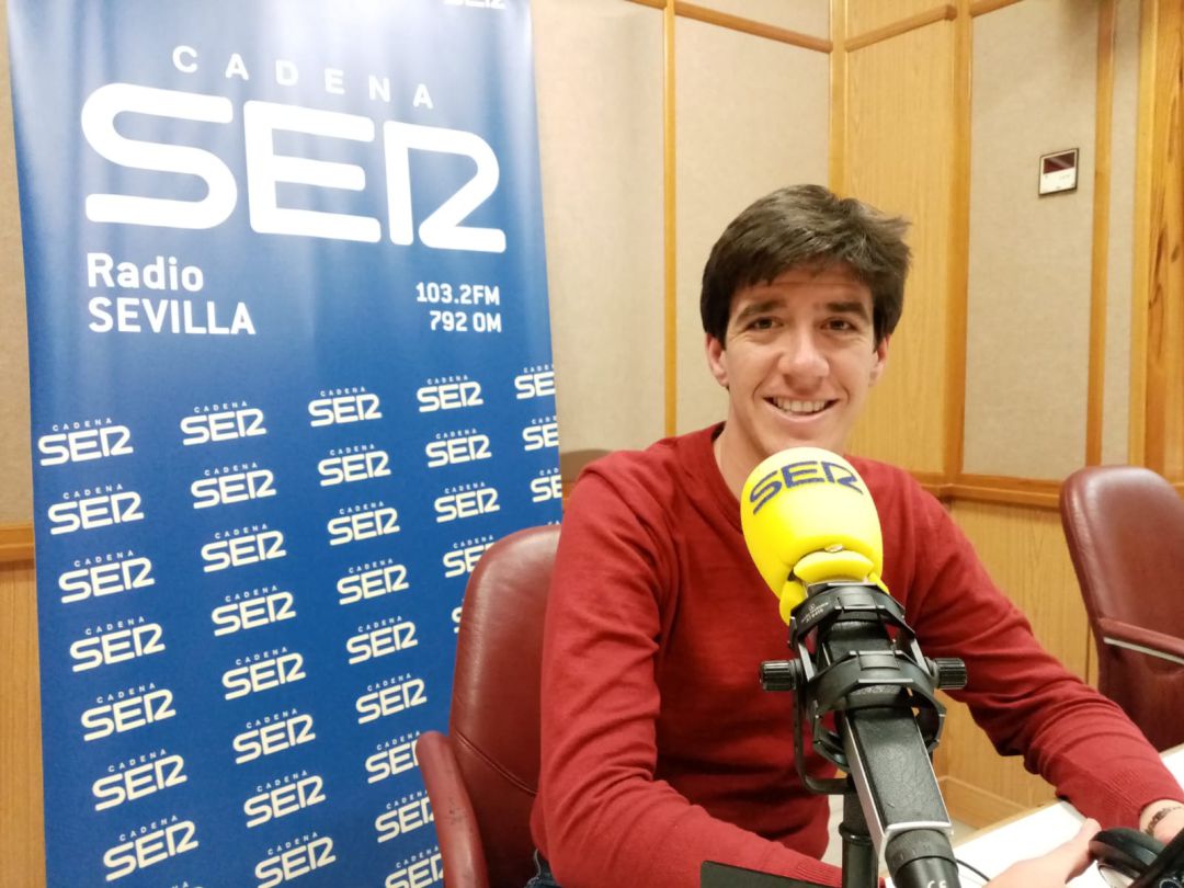 El torero Esaú Fernández, en el estudio central de Radio Sevilla El torero Esaú Fernández, en el estudio central de Radio Sevilla