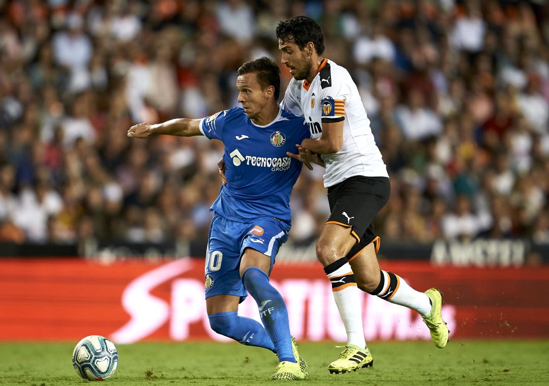 Maksimovic (i) y Parejo durante el duelo de la primera vuelta en Mestalla que terminó con empate a tres goles. Maksimovic (i) y Parejo durante el duelo de la primera vuelta en Mestalla que terminó con empate a tres goles.