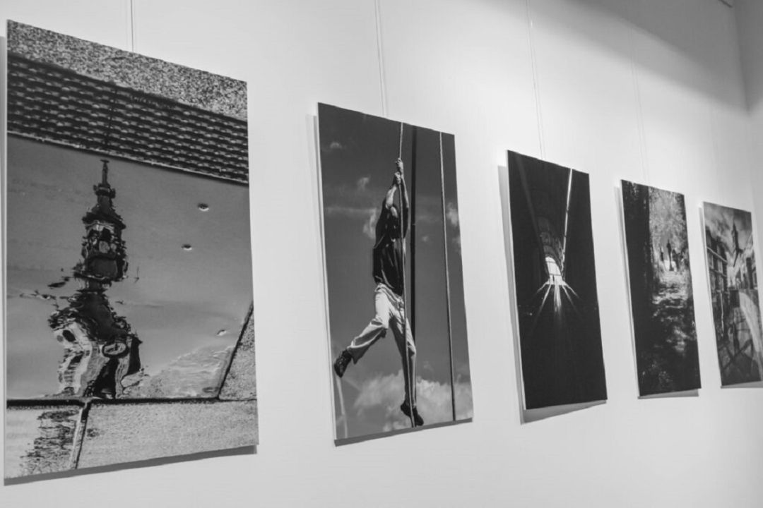 Detalle de la exposición 'Vitorianos' en la sede de La Fundación San Prudencio Detalle de la exposición 'Vitorianos' en la sede de La Fundación San Prudencio