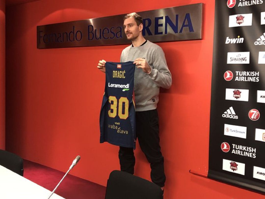 Zoran Dragic en el Buesa. Zoran Dragic en el Buesa.