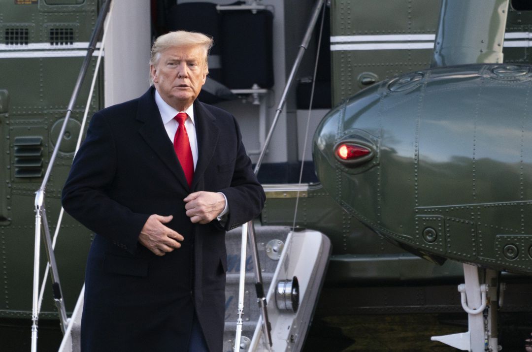 Donald Trump regresa de una reunión a la Casa Blanca.
Donald Trump regresa de una reunión a la Casa Blanca.