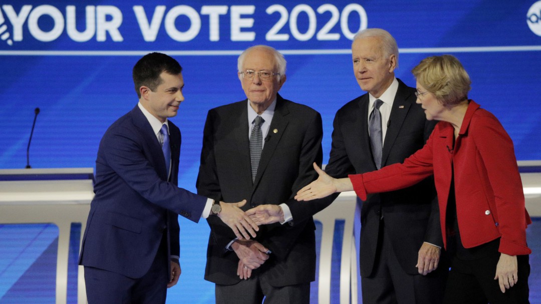 Tensión entre Sanders y Buttigieg en el primer debate entre los demócratas después de Iowa