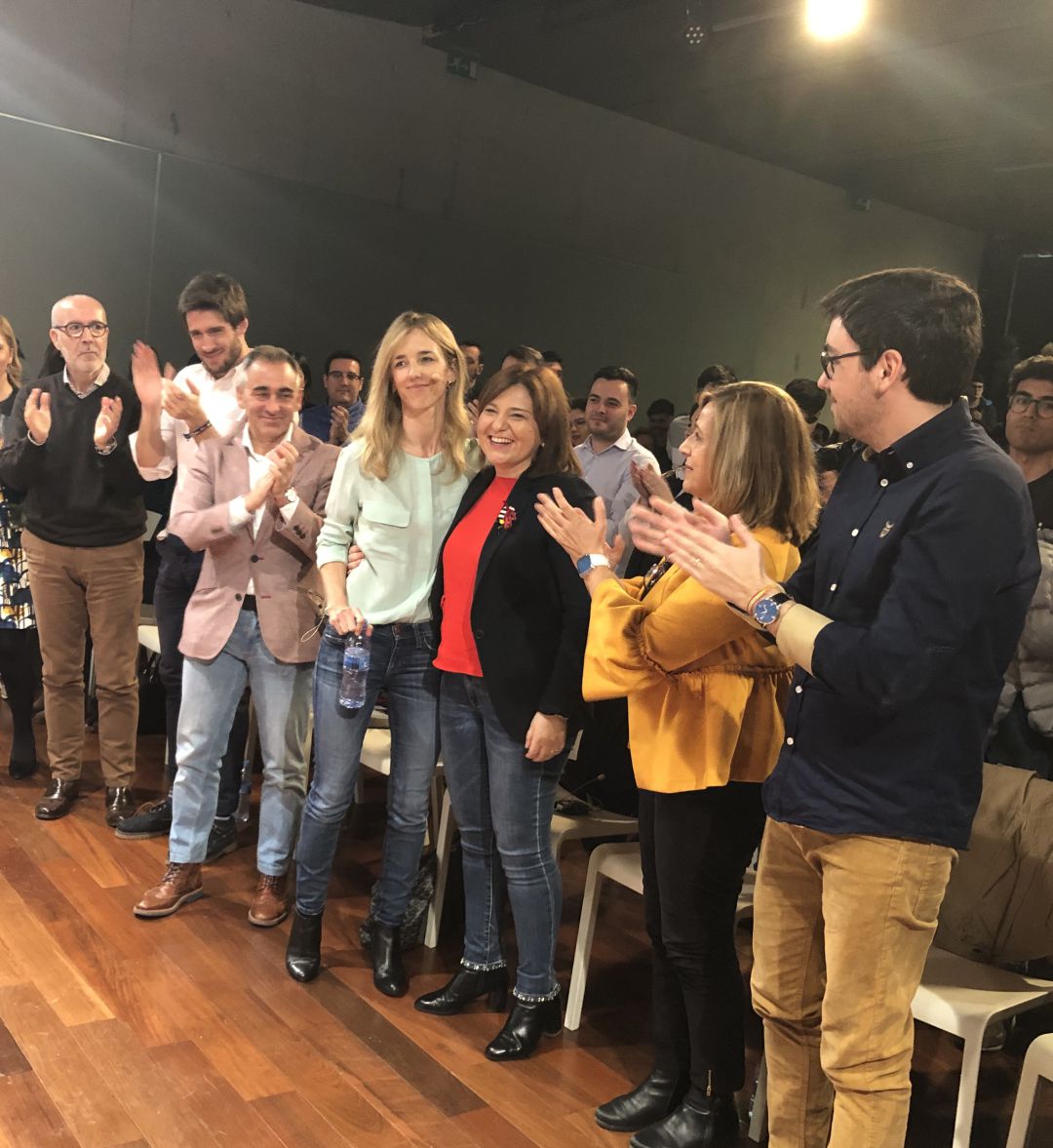 Cayetana Álvarez de Toledo acompañada de Isabel Bonig y Miguel Barrachina, entre otros políticos del PP Cayetana Álvarez de Toledo acompañada de Isabel Bonig y Miguel Barrachina, entre otros políticos del PP