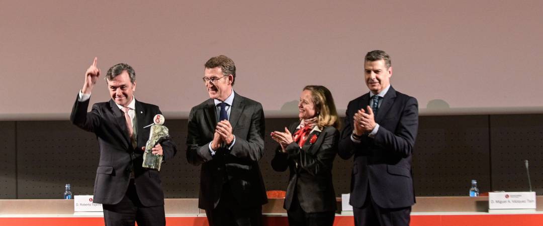 El presidente del Grupo Gadisa, Roberto Tojeiro, recibe el Premio Economía del Consello Galego de Economistas en un acto con la vicepresidenta Nadia Calviño y el presidente de la Xunta, Alberto Núñez Feijóo El presidente del Grupo Gadisa, Roberto Tojeiro, recibe el Premio Economía del Consello Galego de Economistas en un acto con la vicepresidenta Nadia Calviño y el presidente de la Xunta, Alberto Núñez Feijóo