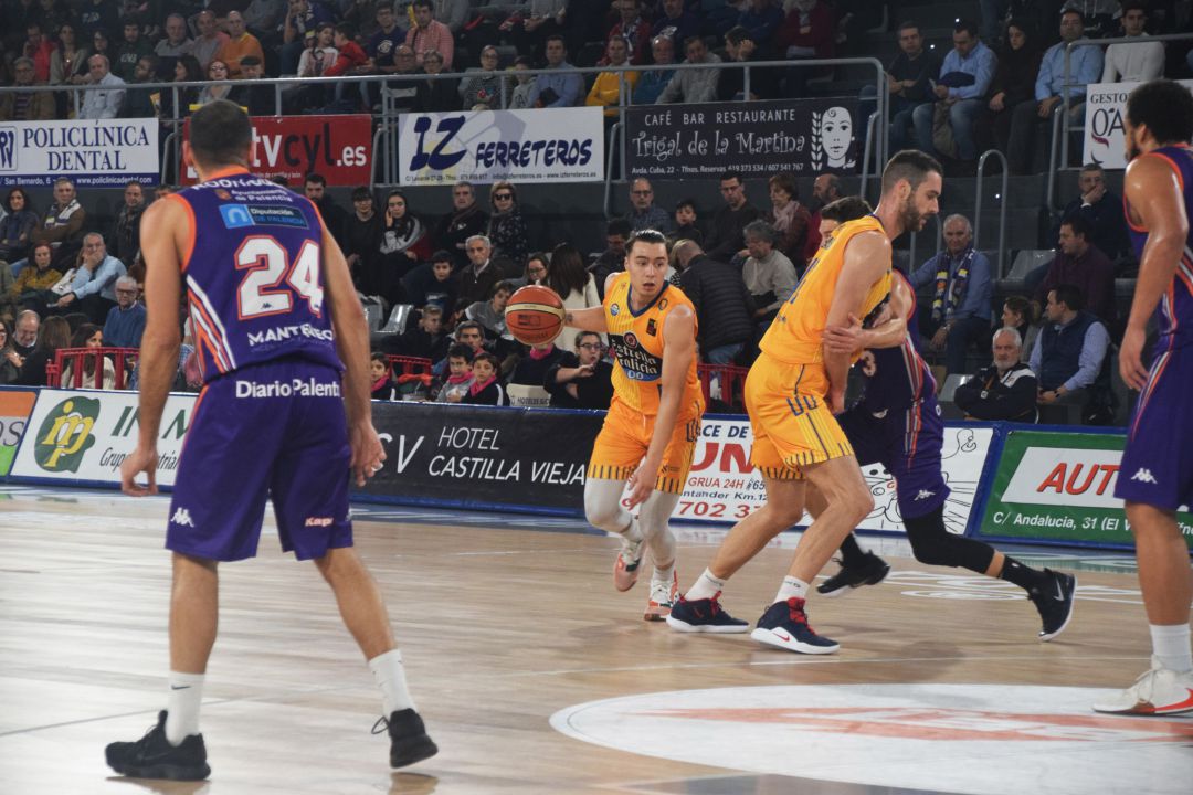 Cinco malos minutos condenan al COB frente Palencia Cinco malos minutos condenan al COB frente Palencia