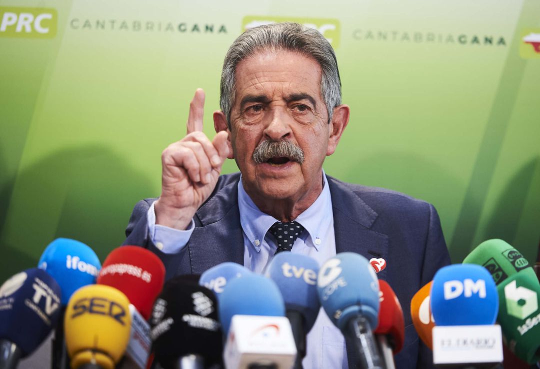 Revilla rechaza la propuesta del Gobierno para el IVA y la ve como una "broma" Revilla rechaza la propuesta del Gobierno para el IVA y la ve como una "broma"