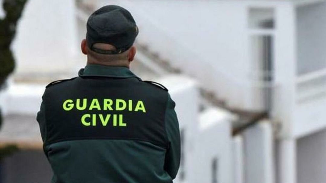 Un agente de la Guardia Civil. Un agente de la Guardia Civil.