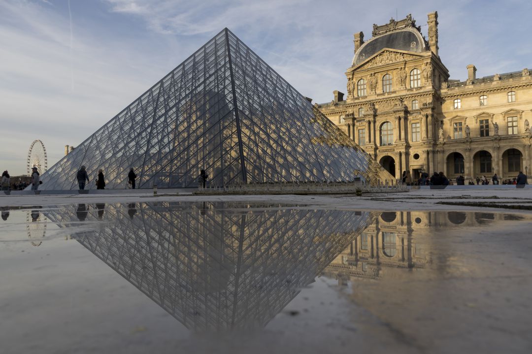 Imagen del Museo del Louvre en París Imagen del Museo del Louvre en París