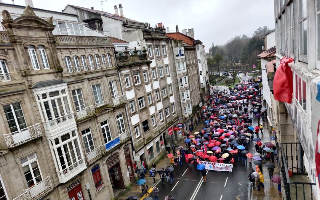 Manifestación convocada por SOS Sanidade Pública en Santiago de Compostela.
Manifestación convocada por SOS Sanidade Pública en Santiago de Compostela.