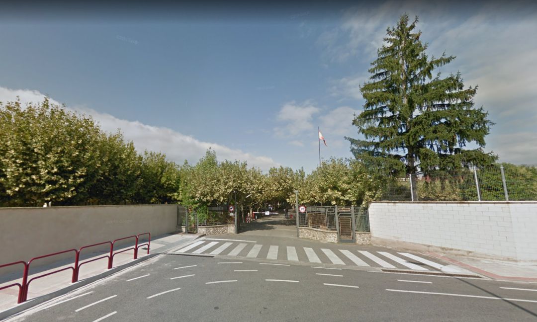 Entrada al centro recreativo militar de Logroño. Entrada al centro recreativo militar de Logroño.