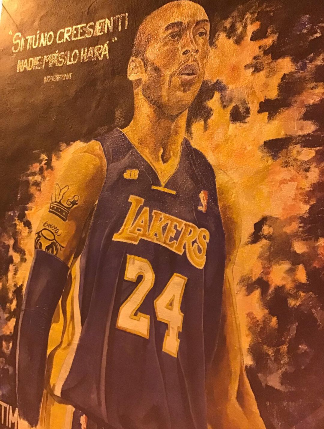 Mural homenaje a Kobe Bryant en la Avenida del Puerto de València Mural homenaje a Kobe Bryant en la Avenida del Puerto de València