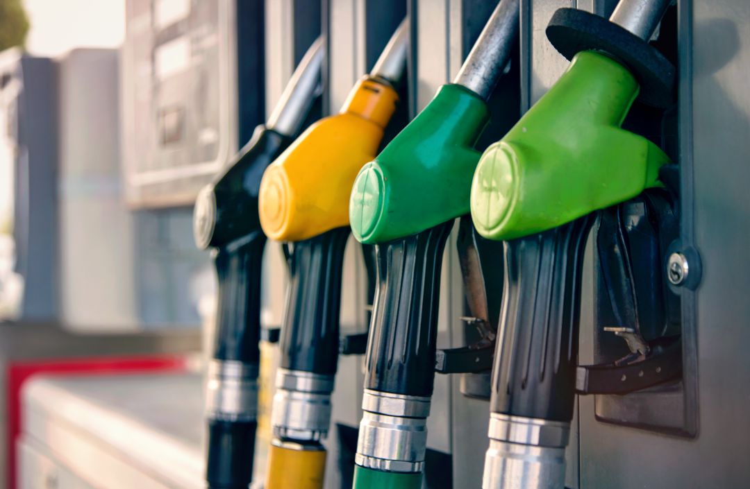 Un surtidor de gasolina y diesel en una foto de archivo. Un surtidor de gasolina y diesel en una foto de archivo.