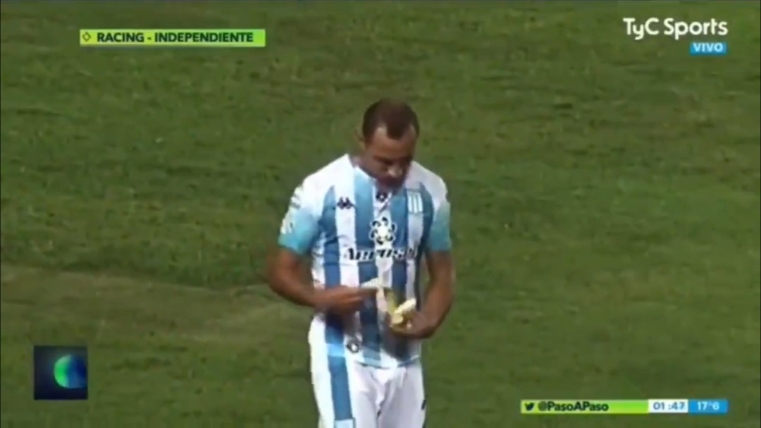 Marcelo Díaz, protagonista absoluto en Argentina: se come un plátano y marca el tanto decisivo