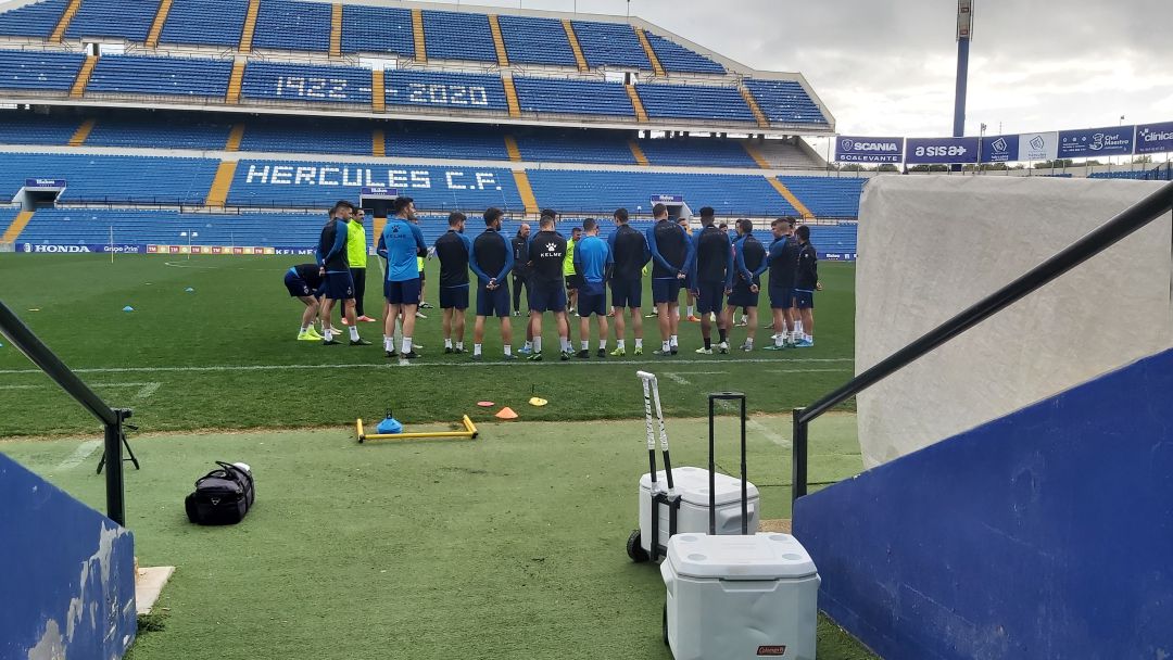 Los jugadores del Hércules, en el Rico Pérez Los jugadores del Hércules, en el Rico Pérez