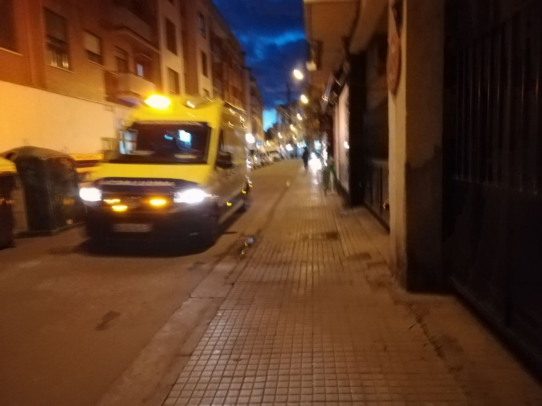 El joven fue trasladado de madrugada en ambulancia al hospital El joven fue trasladado de madrugada en ambulancia al hospital