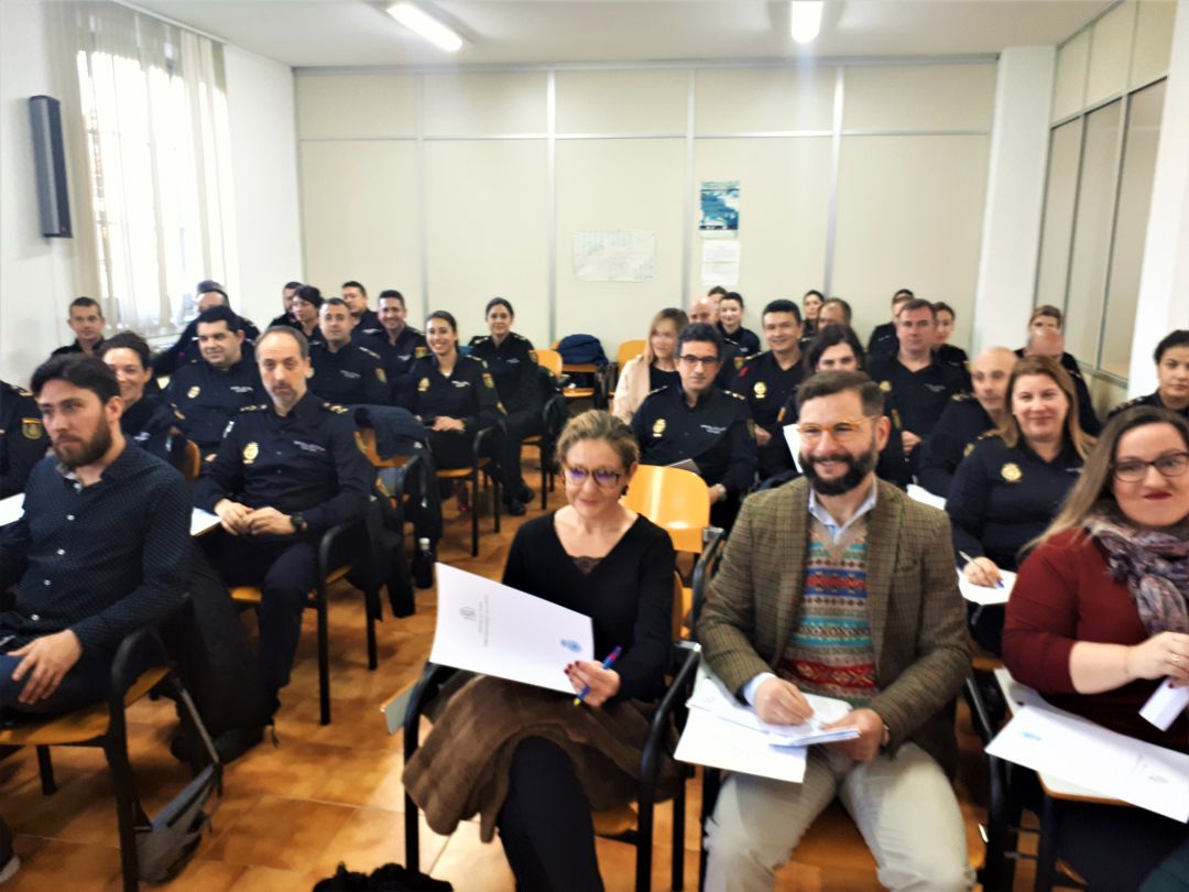 Agentes de todas las comisarías de Asturias han participado en la Jornada de Formación y Sensibilización en Delitos de Odio de la Jefatura Superior de Policía de Asturias Agentes de todas las comisarías de Asturias han participado en la Jornada de Formación y Sensibilización en Delitos de Odio de la Jefatura Superior de Policía de Asturias