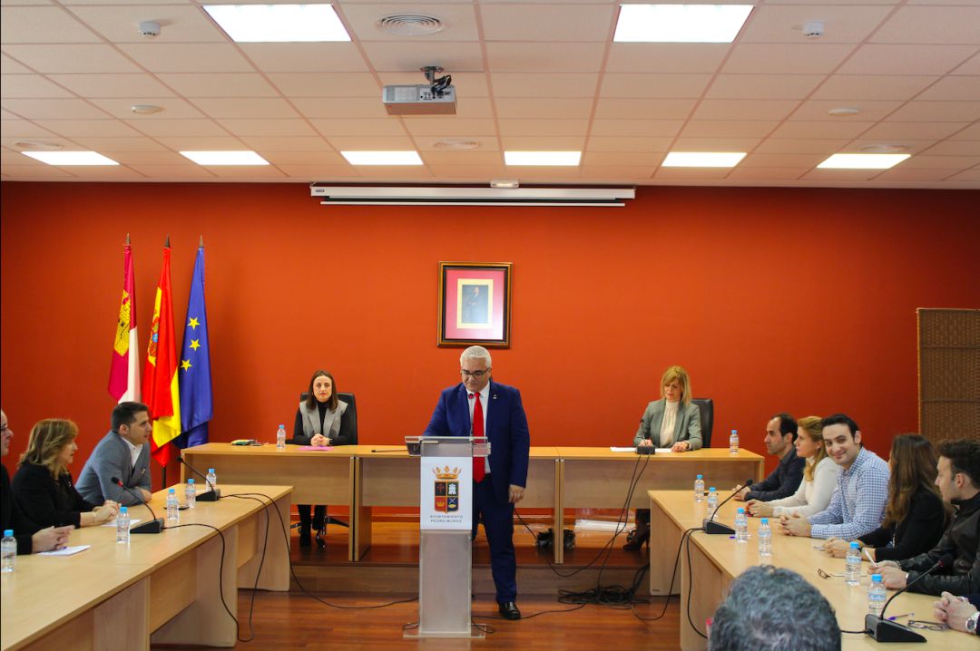 Carlos Ortiz tomando posesión como alcalde de Pedro Muñoz Carlos Ortiz tomando posesión como alcalde de Pedro Muñoz