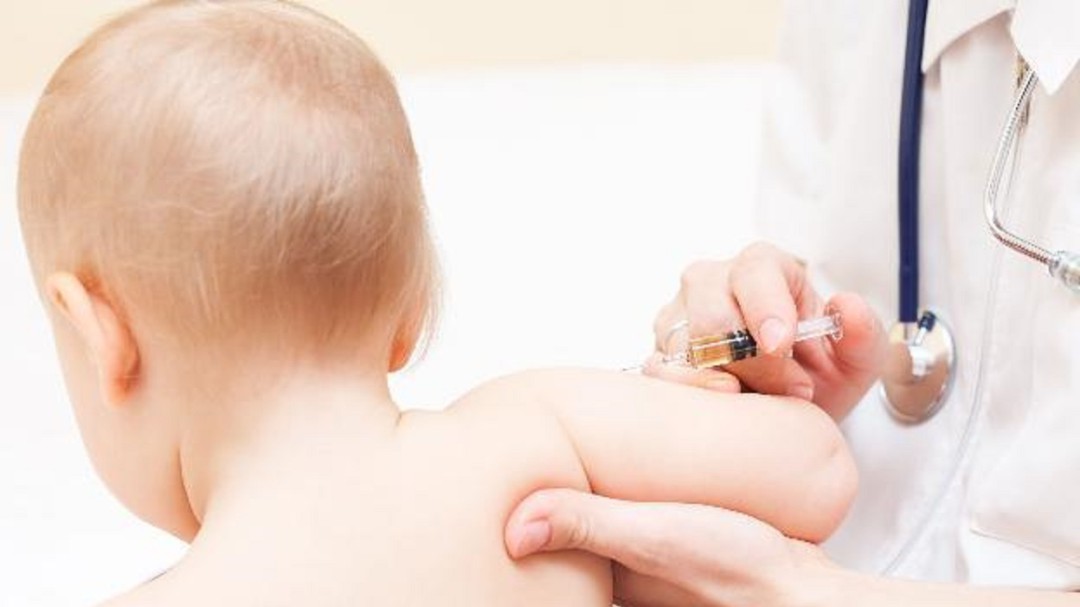 Osakidetza inicia una vacunación extraordinaria contra la meningitis para jóvenes de entre 13 y 19 años