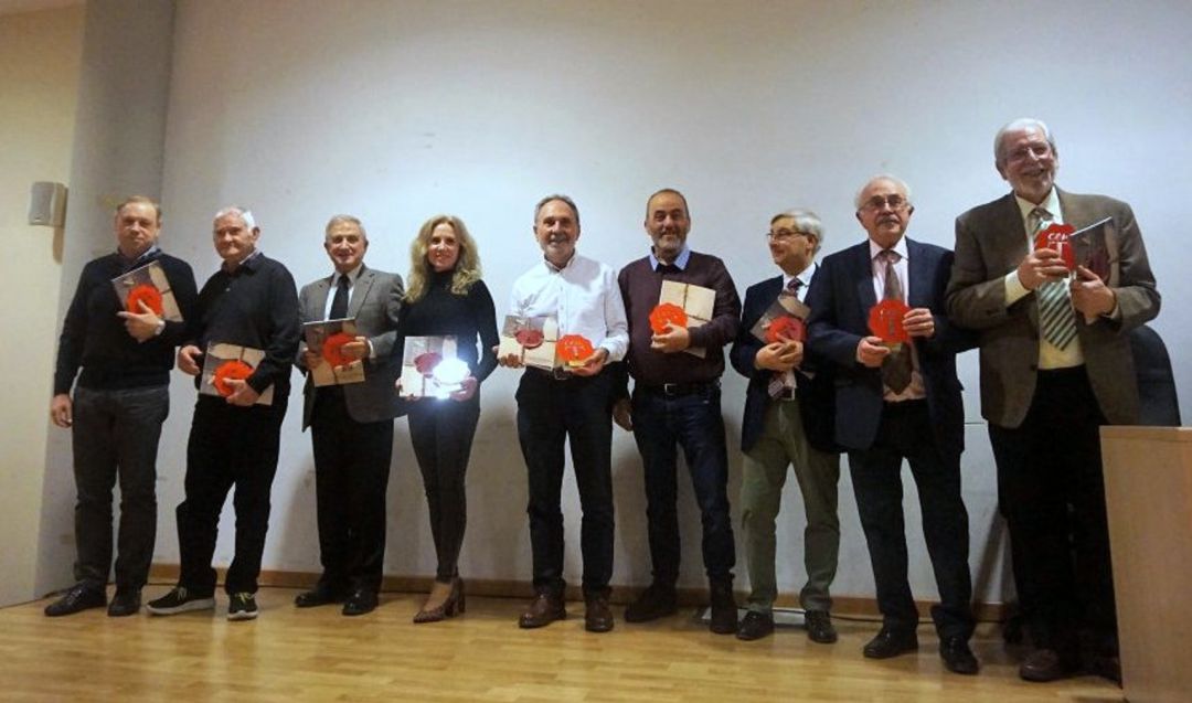Toñi Pérez fue la encargada de recoger el reconocimiento a Radio Elda - Cadena SER Toñi Pérez fue la encargada de recoger el reconocimiento a Radio Elda - Cadena SER